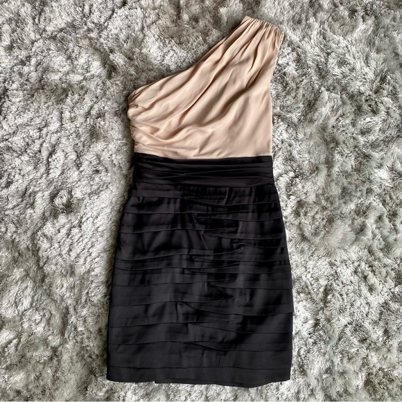 Express One Shoulder Satin & Chiffon Dress in Nude & Black Size 4 - Picture 3 of 7